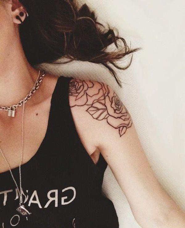 女生肩上纹身图案花朵
