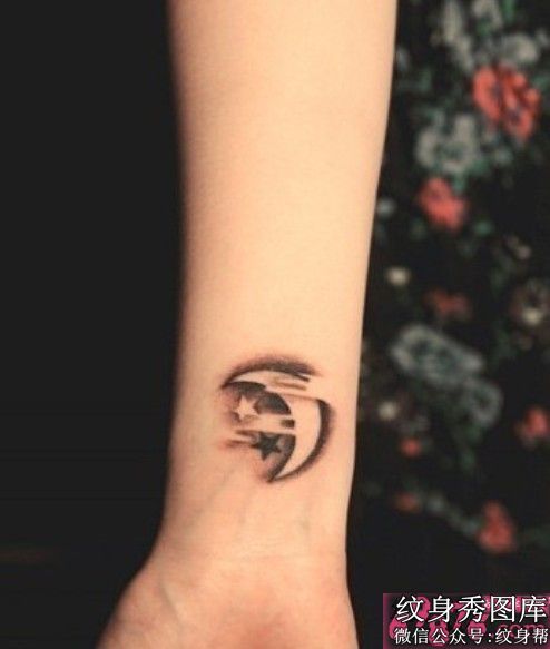手臂唯美星星月亮时尚纹身图片