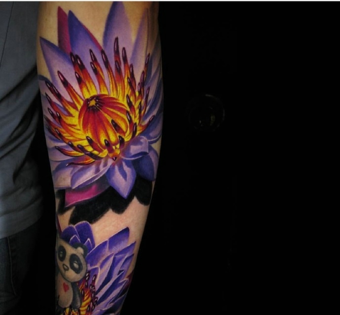 非常真实的两款手臂3d花朵纹身图案