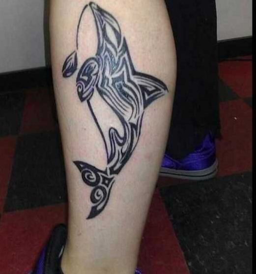 腿部海豚图腾纹身图案