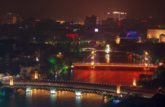 桂林夜景图片，有人回应着，说什么也可以