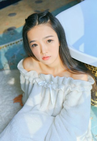 日本美少女搞怪小机灵性感居家生活艺术写真(9)