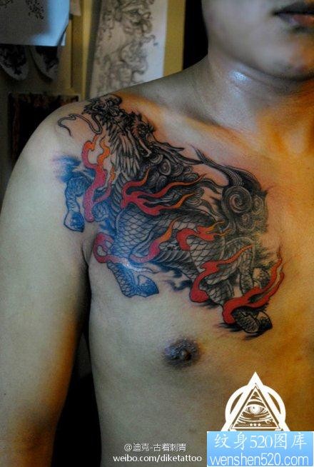 男士胸部彩色麒麟纹身图片时尚个性
