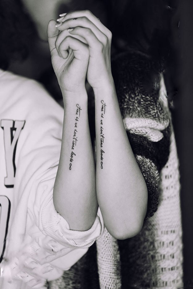 情侣手臂个性纹身英文字母图片