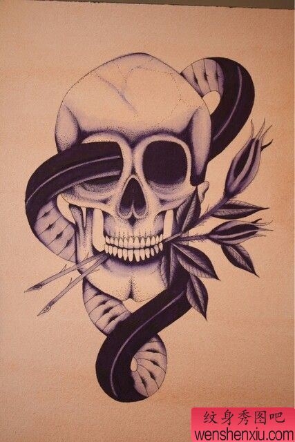 纹身秀图吧推荐一幅骷髅头蛇纹身图案