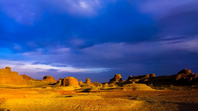 自然景色之新疆魔鬼城风景图片