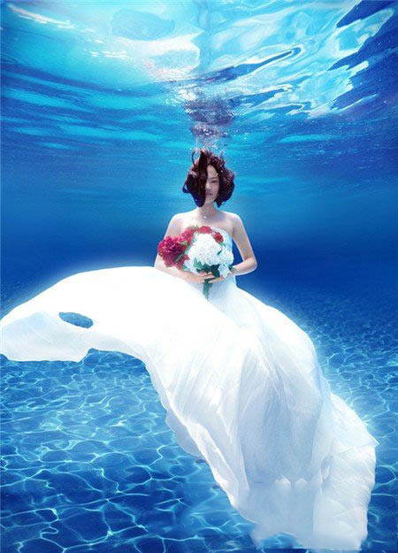 单人水下婚纱图片摄影写真