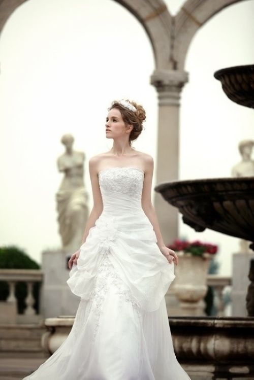 穿最美丽的婚纱,做最幸福的新娘。 第1页
