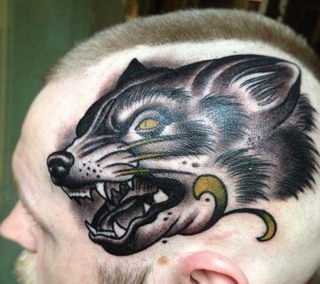 男生头部帅气时尚的狼头纹身图片