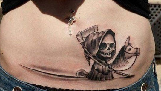 女性腹部死神个性纹身图案