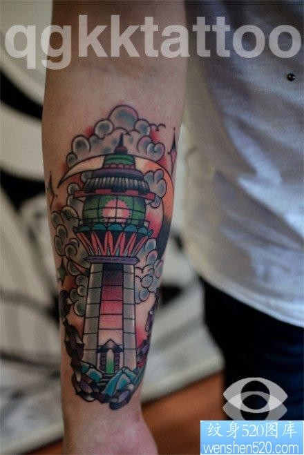 手臂经典时尚的一幅灯塔纹身图片