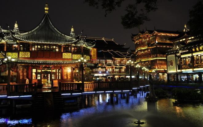 上海城隍庙夜景图片，曾经相爱的恋人都在空城中飞奔