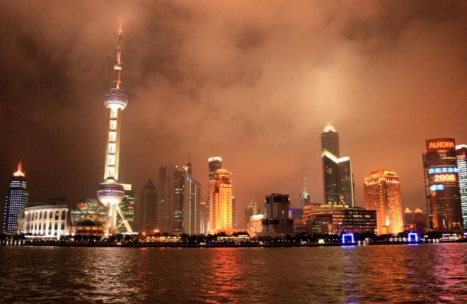 上海黄浦江夜景图片，温柔地推翻这个世界，然后把世界变成我们的