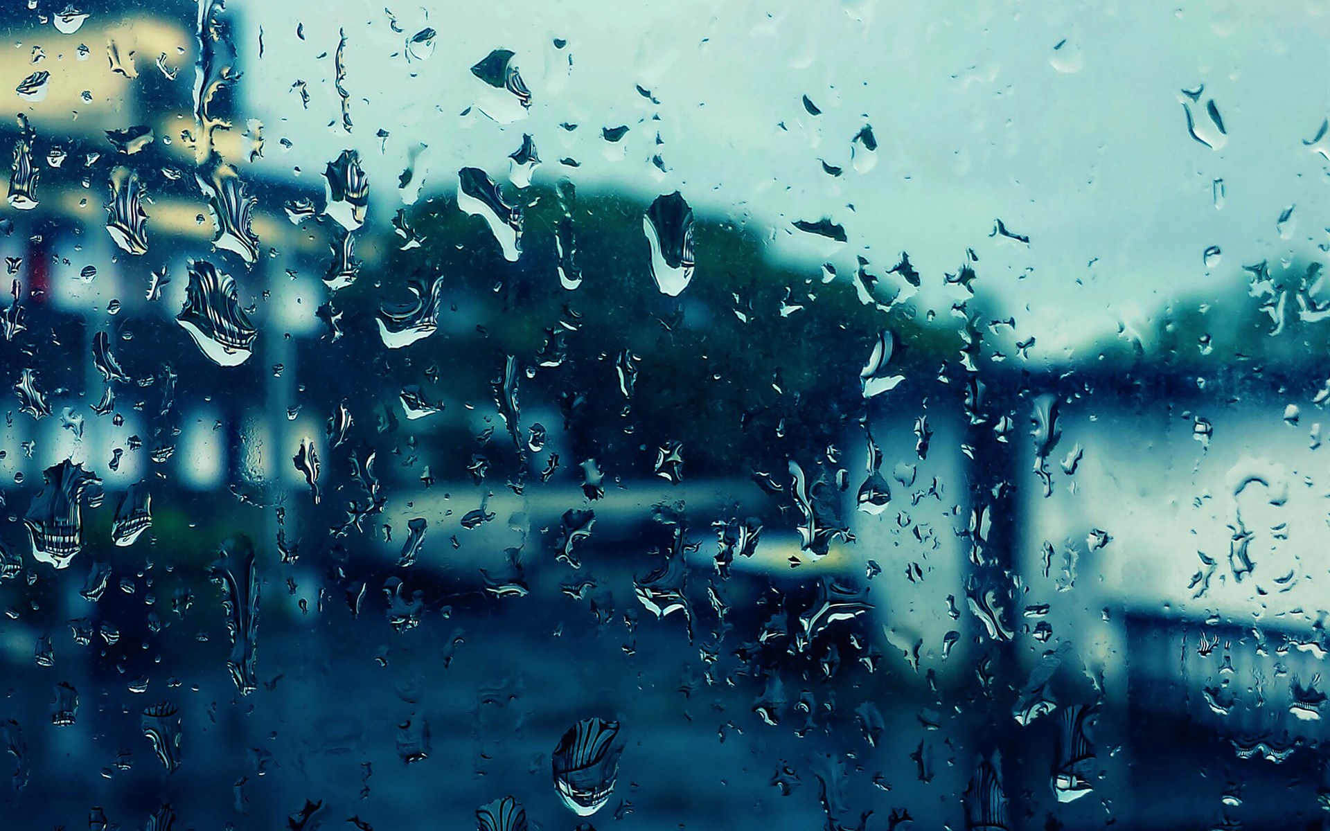 下雨的图片雨天窗户唯美雨滴图片 下雨图片 优美图